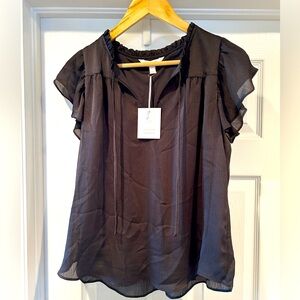 LC Tie front ruffled v-neck shirt